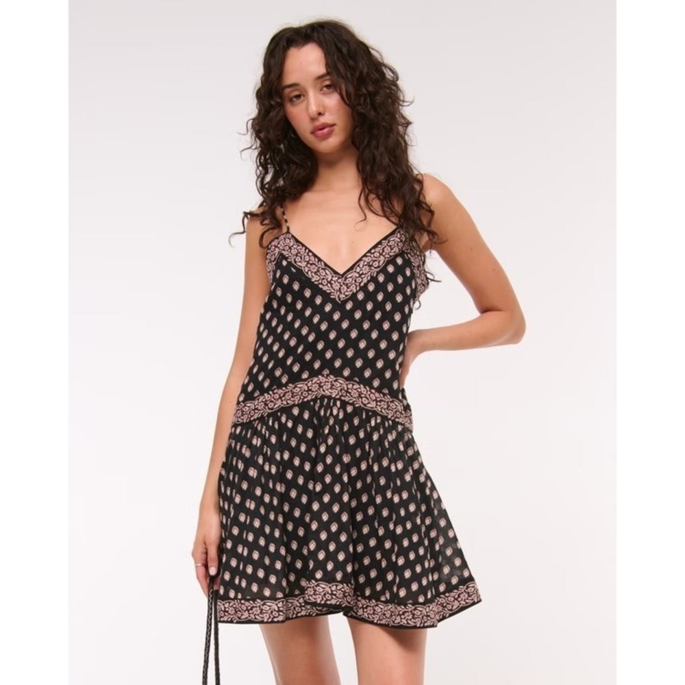 New Abercrombie & Fitch Black Pattern V-Neck Flowy Mini Skort Women's Size S